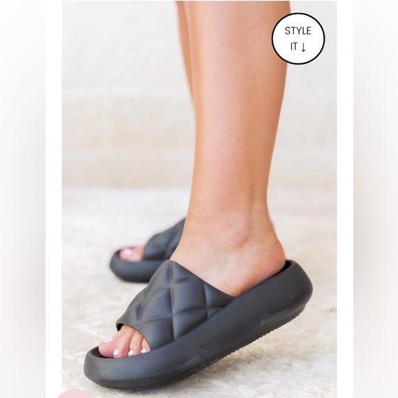 Preslee Black Textured Slides - Picture 2 of 4